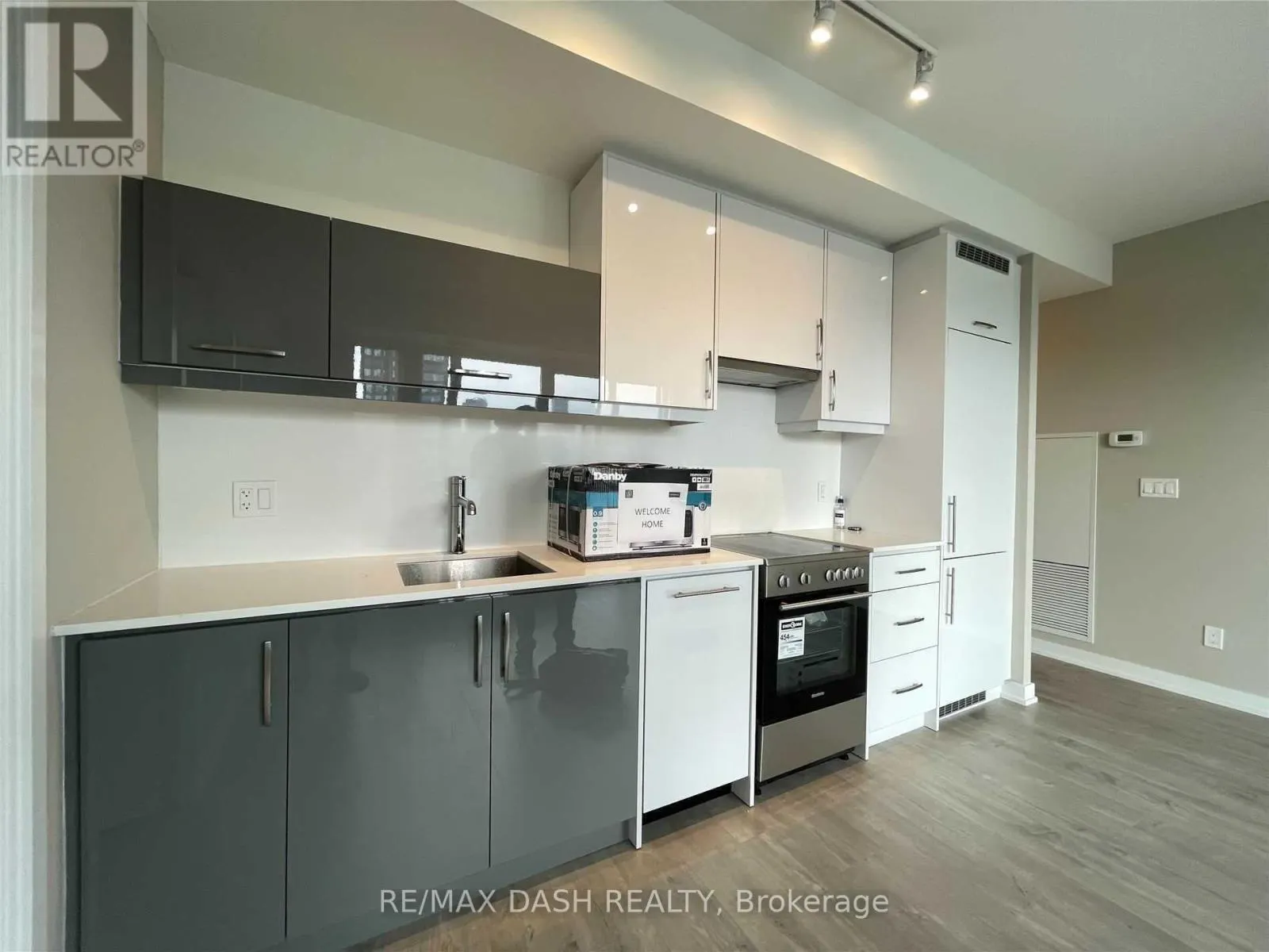 LPH01 - 181 HURON STREET