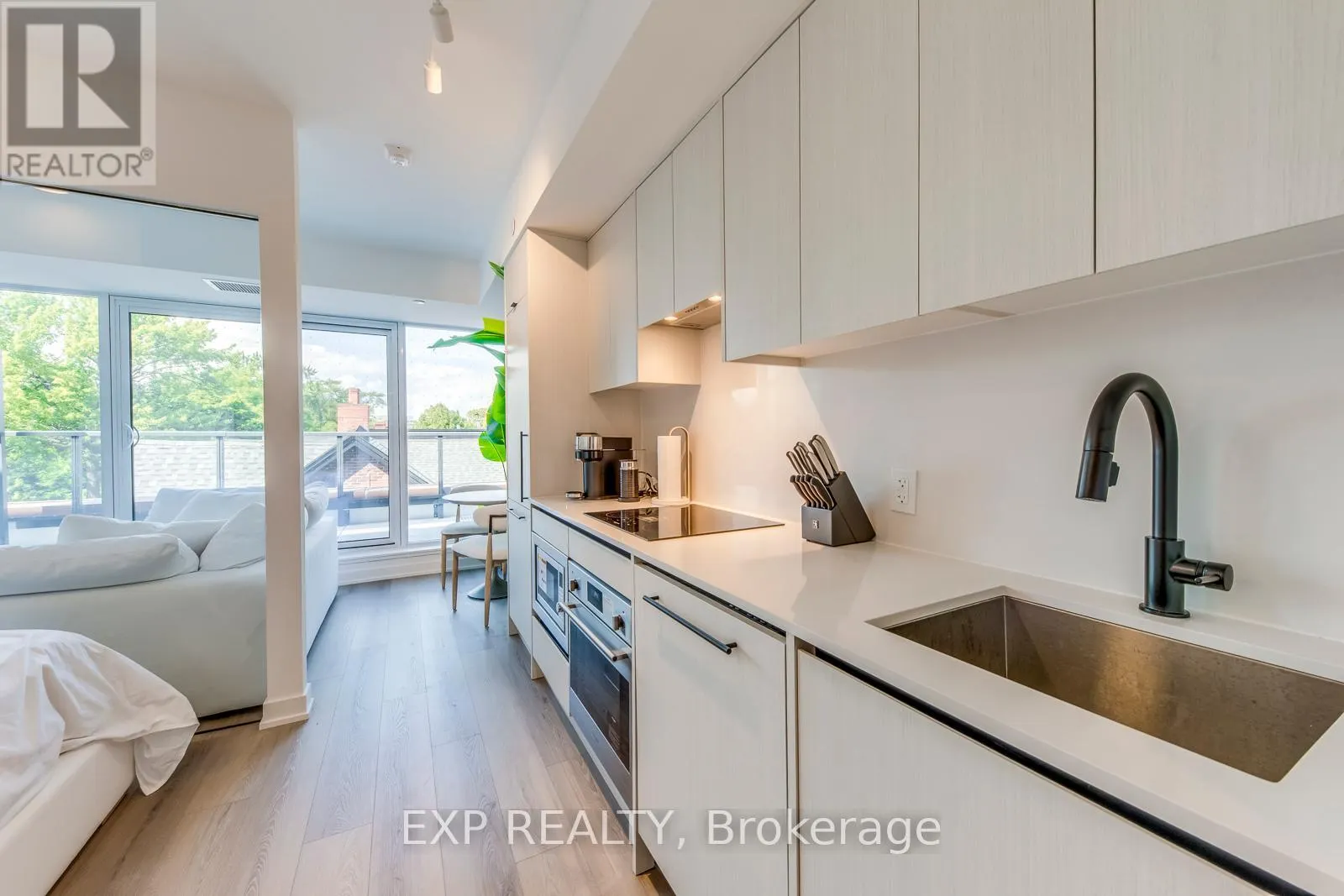 415 - 5 LAKEVIEW AVENUE