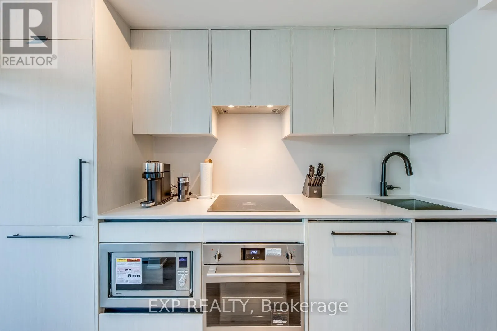 415 - 5 LAKEVIEW AVENUE