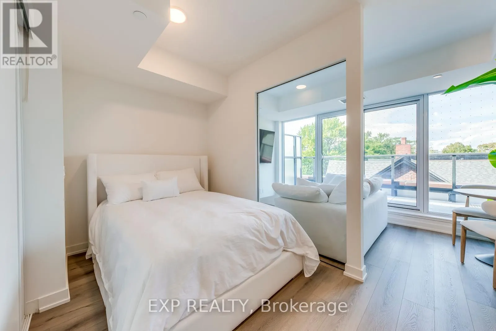 415 - 5 LAKEVIEW AVENUE