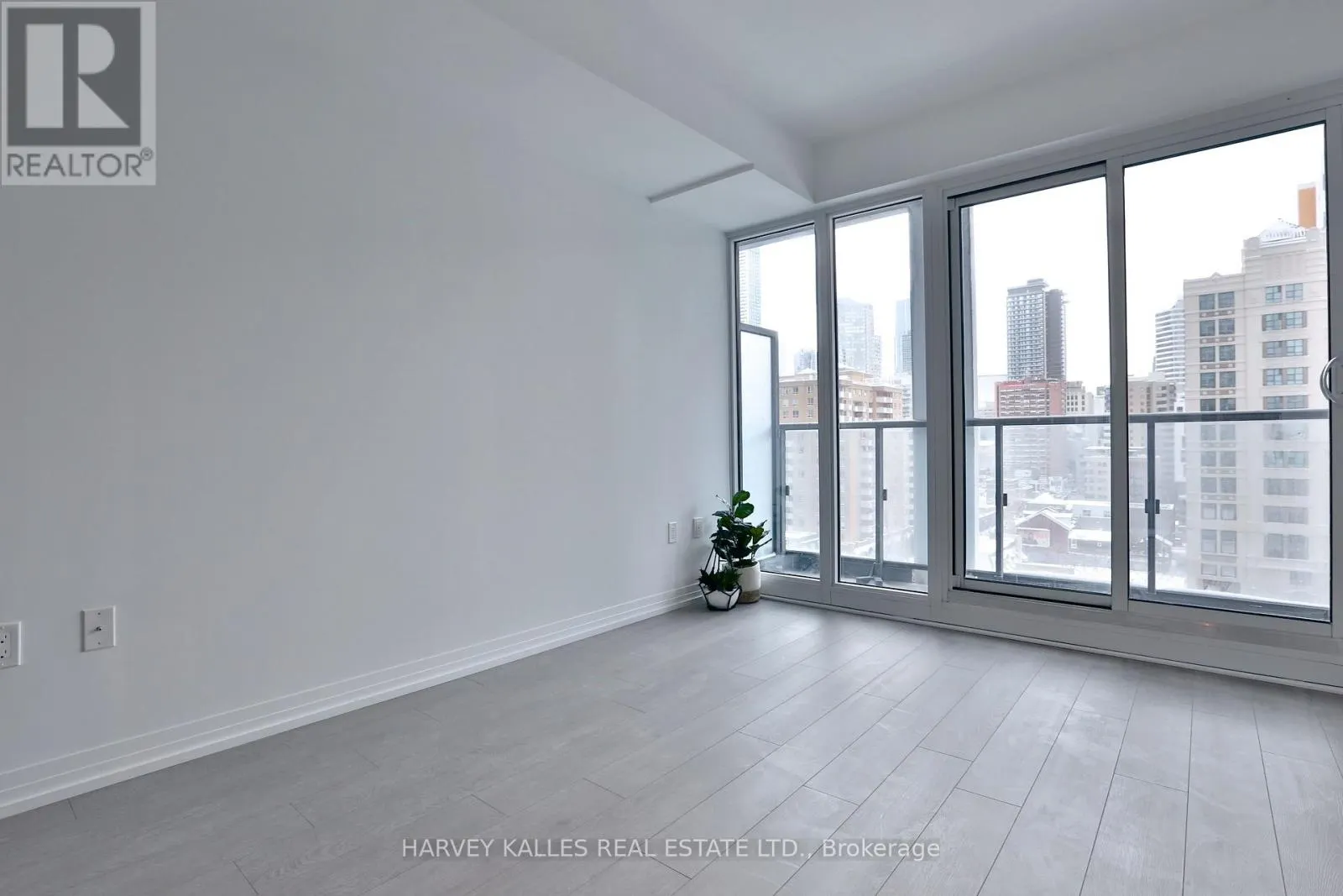 831 - 251 JARVIS STREET