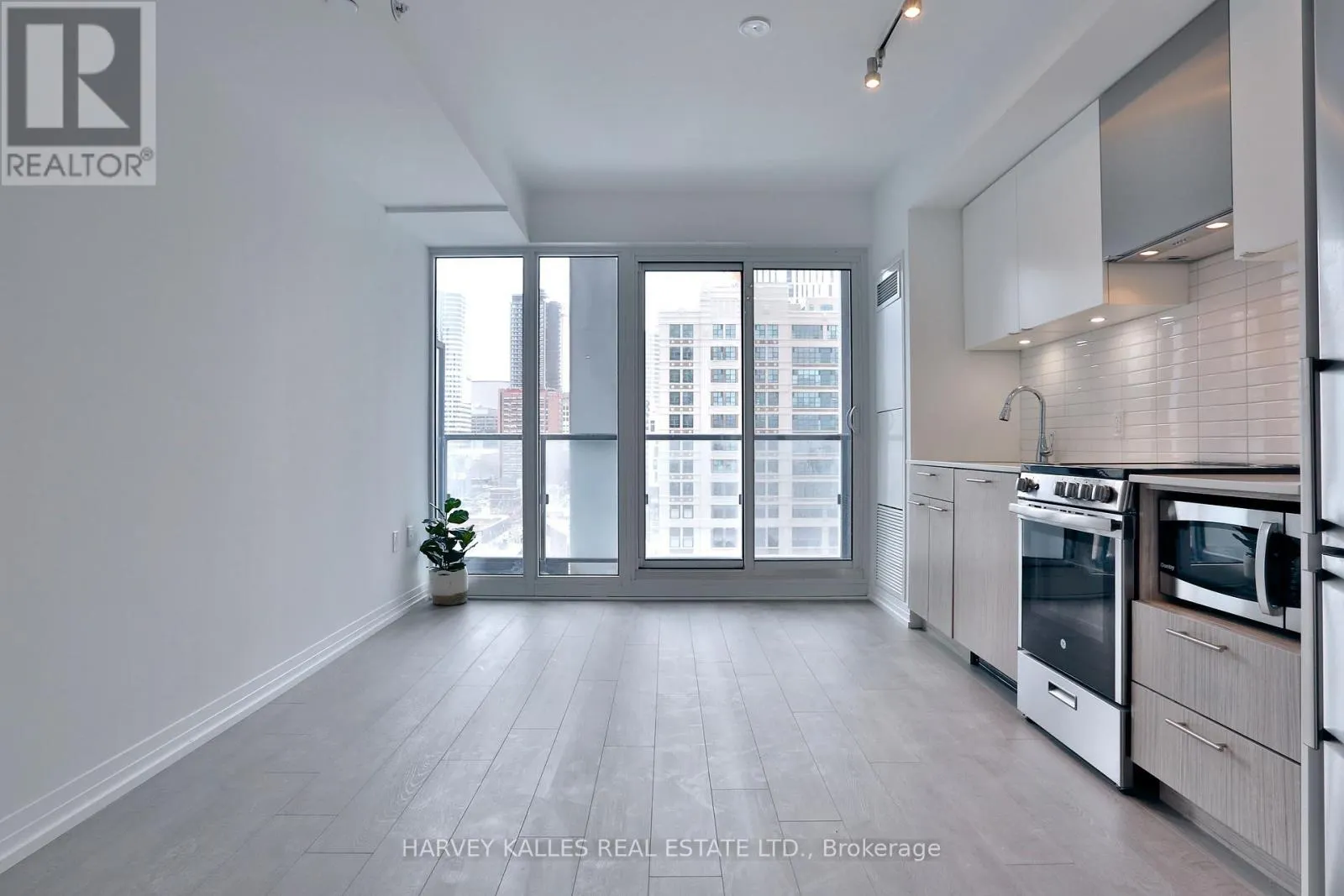 831 - 251 JARVIS STREET