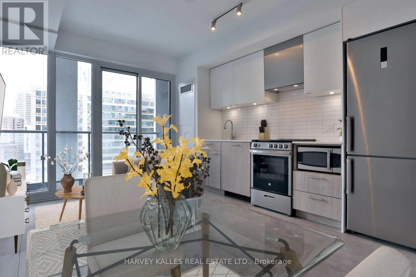 831 - 251 JARVIS STREET