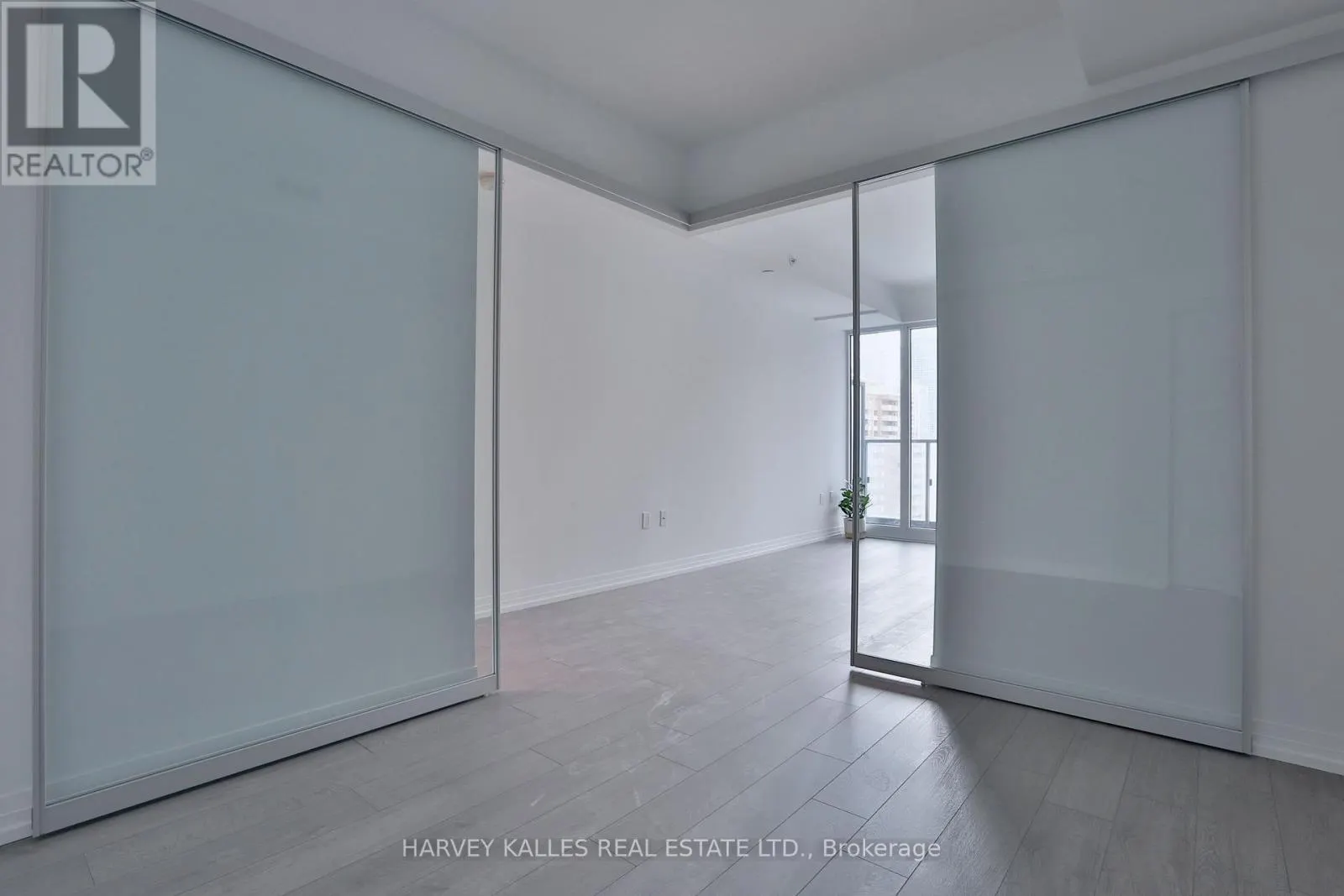 831 - 251 JARVIS STREET