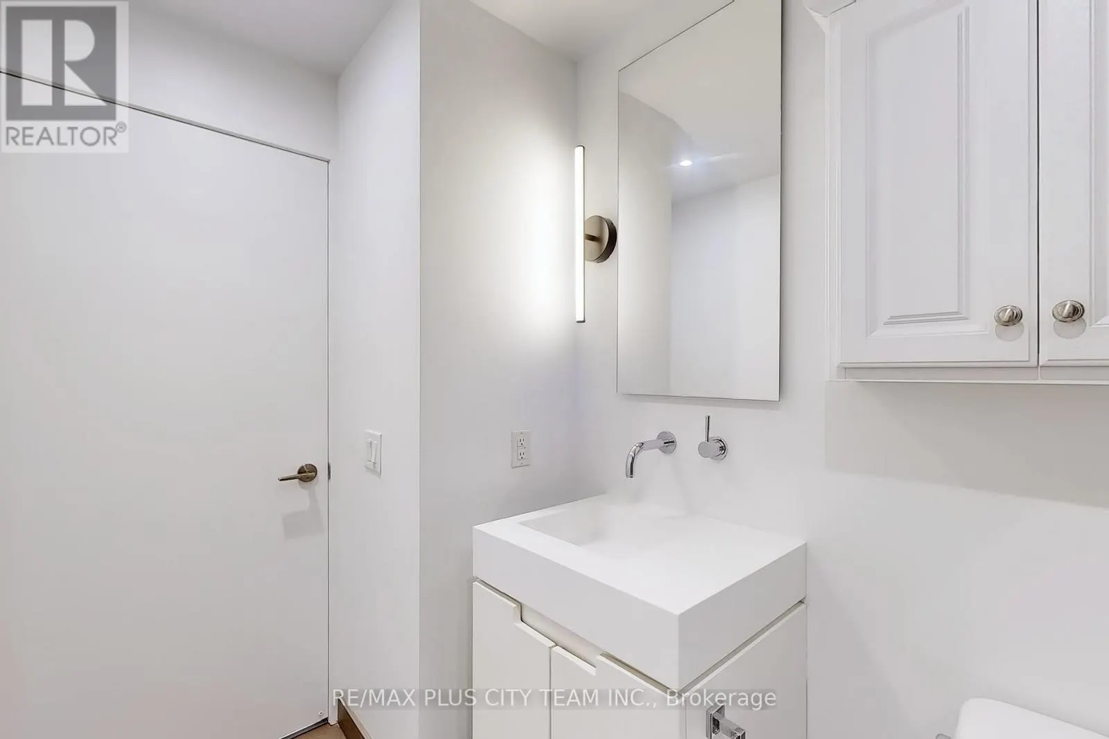712 - 25 OXLEY STREET