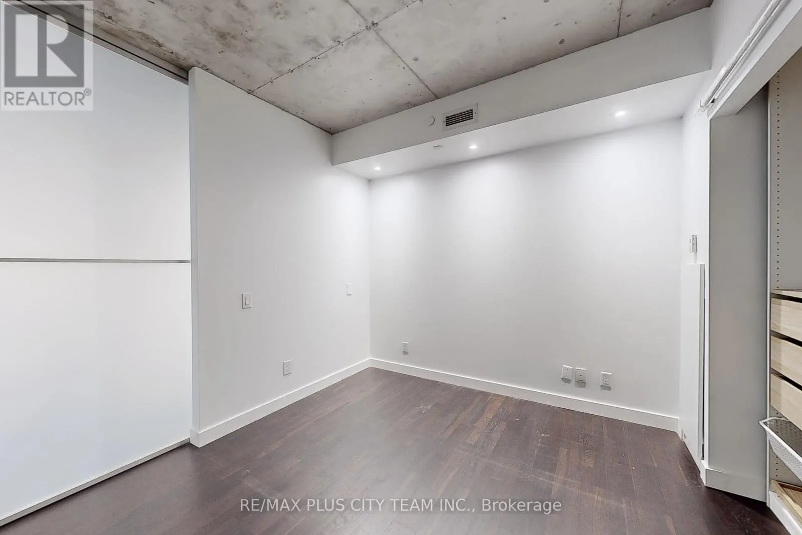 712 - 25 OXLEY STREET
