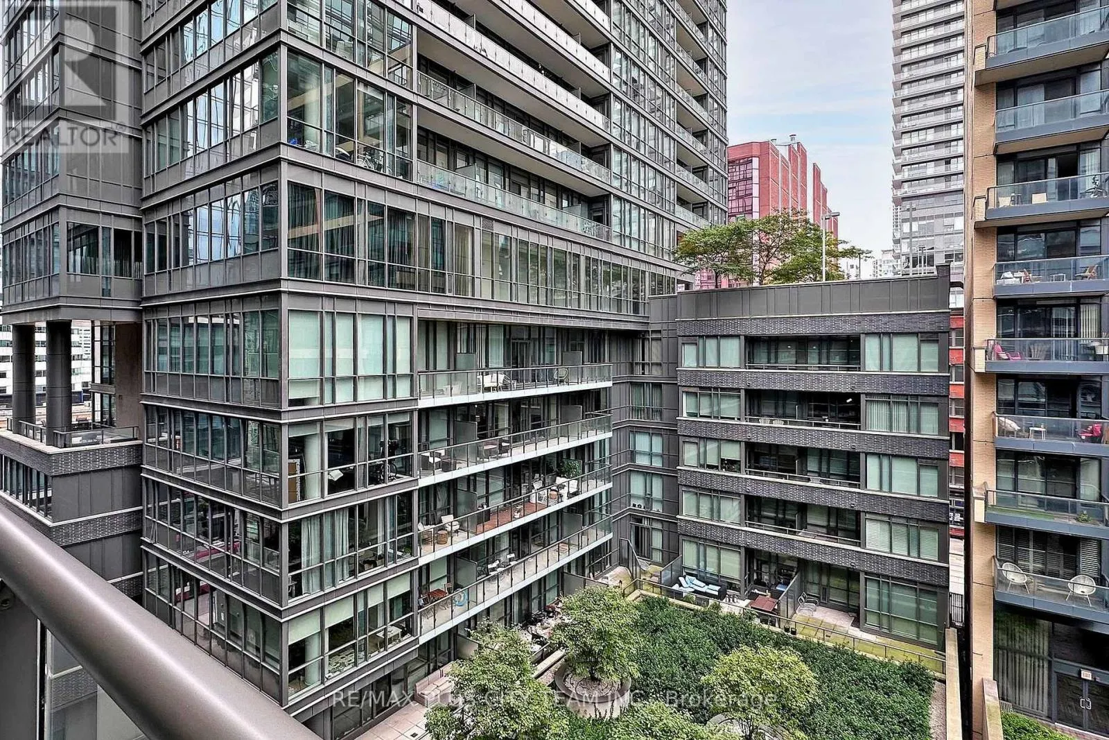712 - 25 OXLEY STREET
