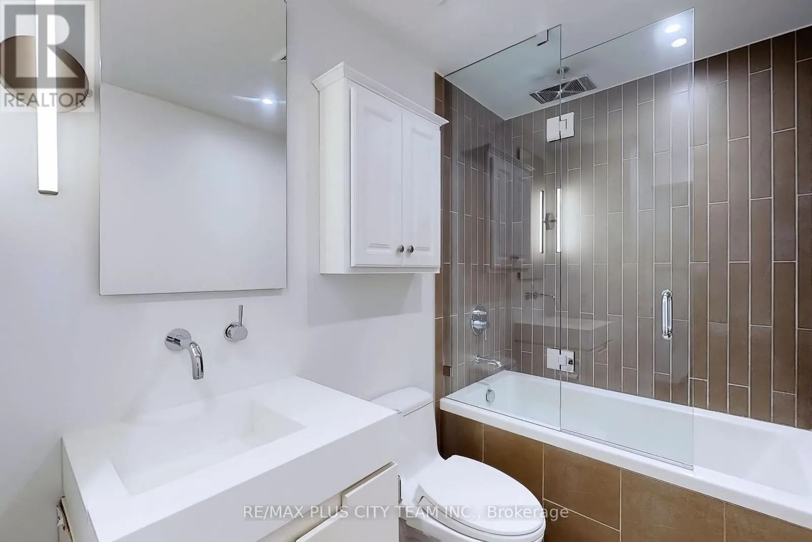 712 - 25 OXLEY STREET