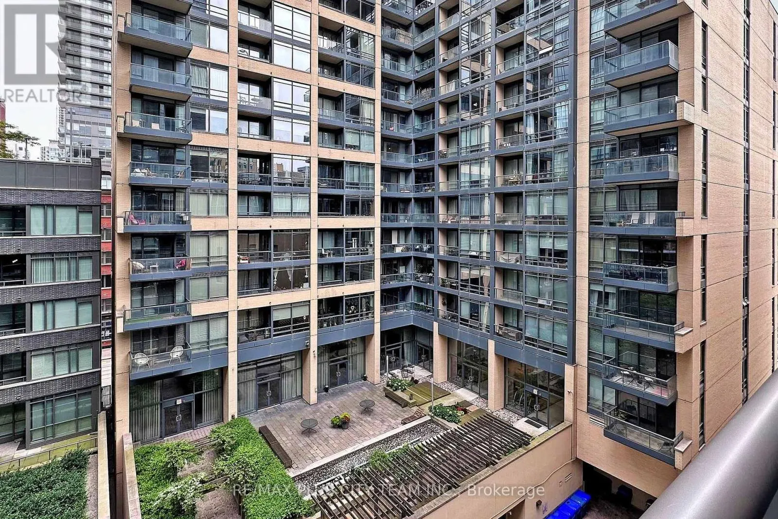712 - 25 OXLEY STREET