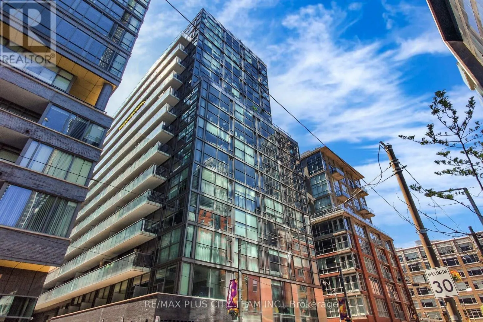 712 - 25 OXLEY STREET