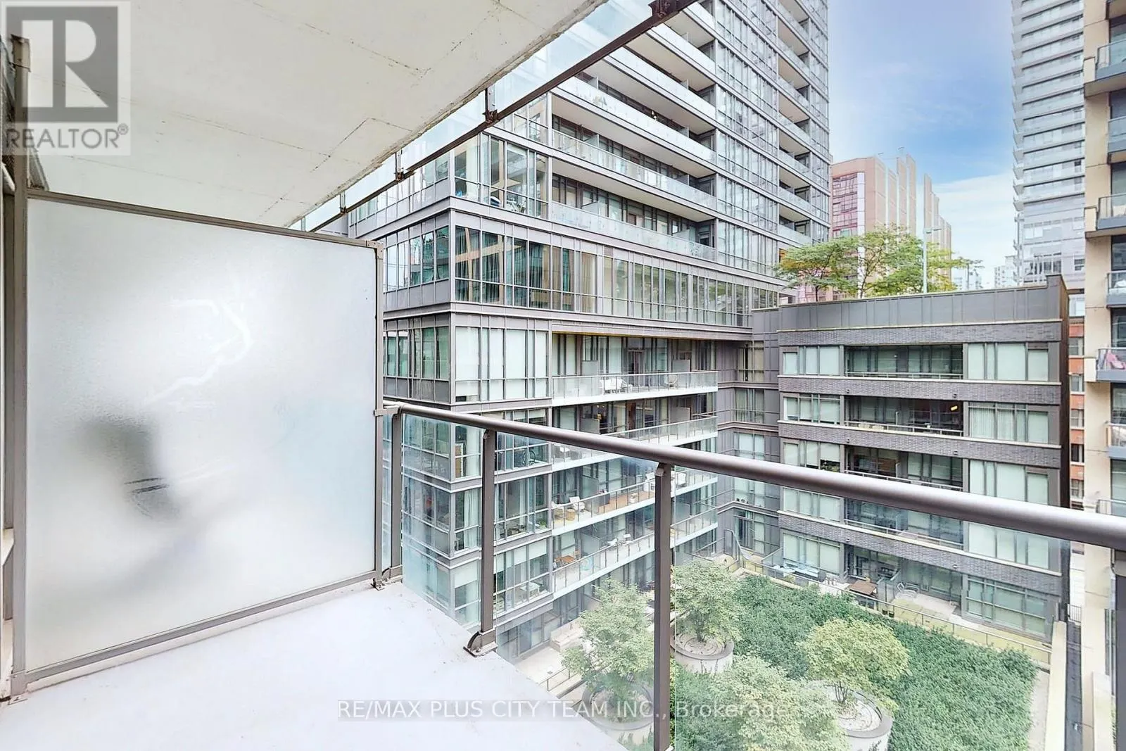 712 - 25 OXLEY STREET