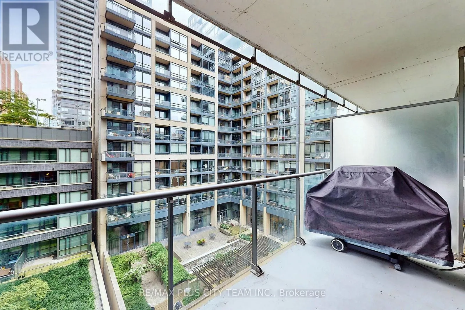 712 - 25 OXLEY STREET