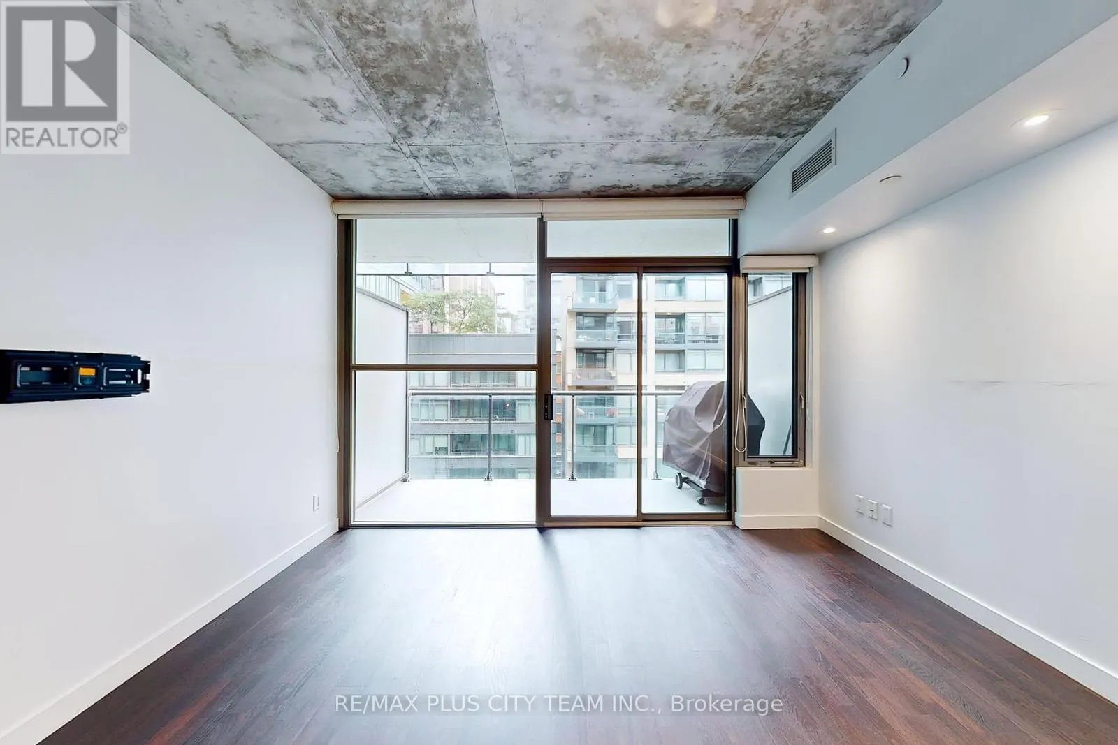 712 - 25 OXLEY STREET