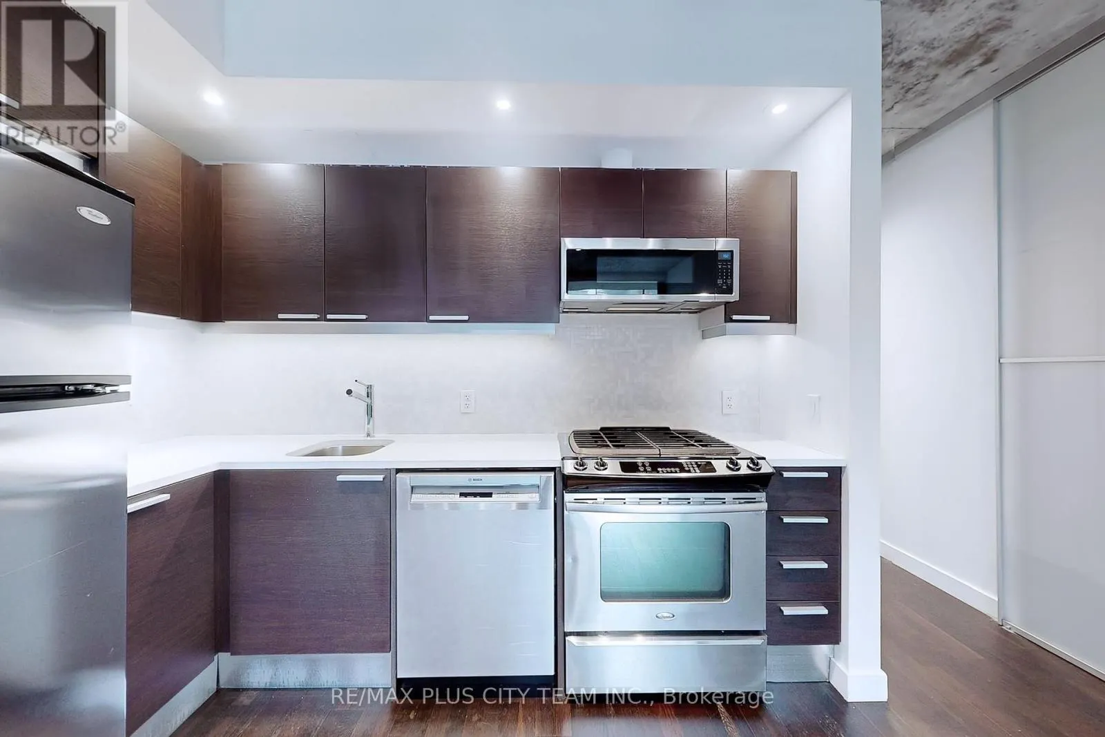 712 - 25 OXLEY STREET