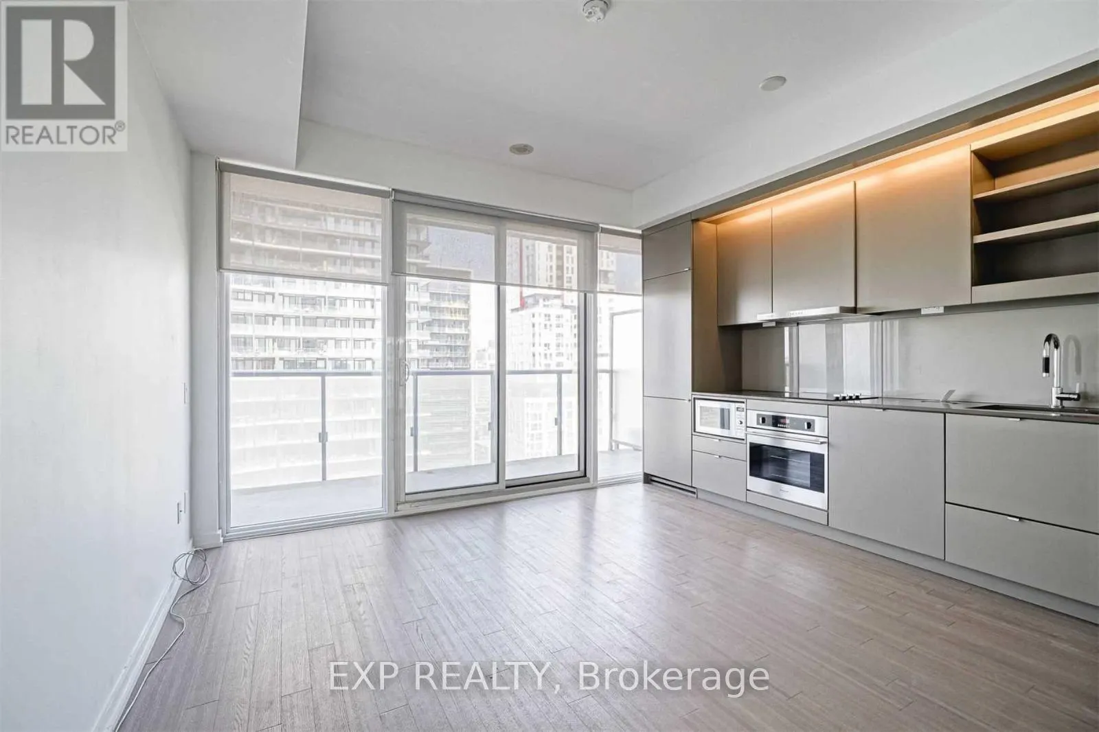 2202 - 101 PETER STREET W