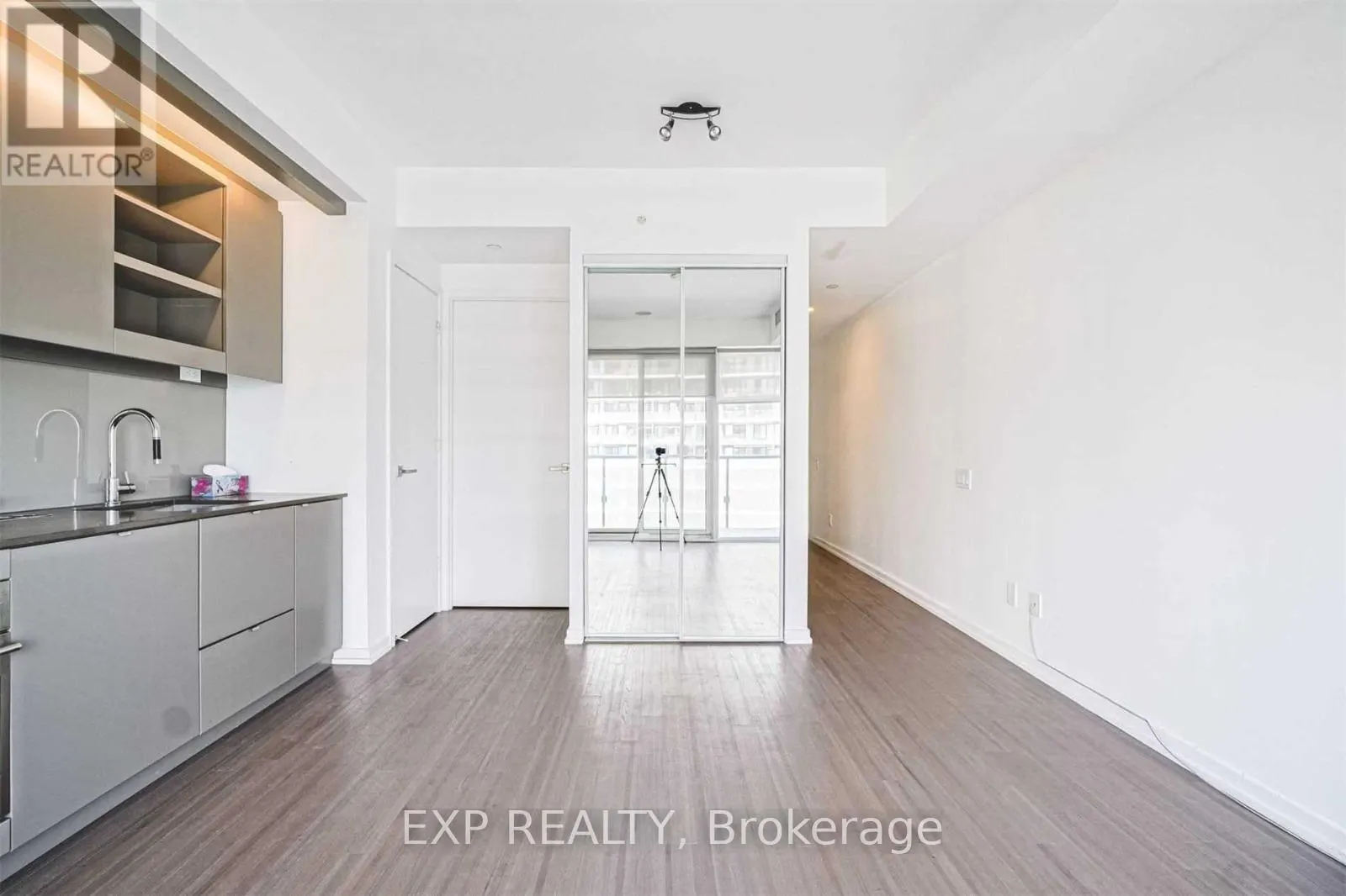 2202 - 101 PETER STREET W