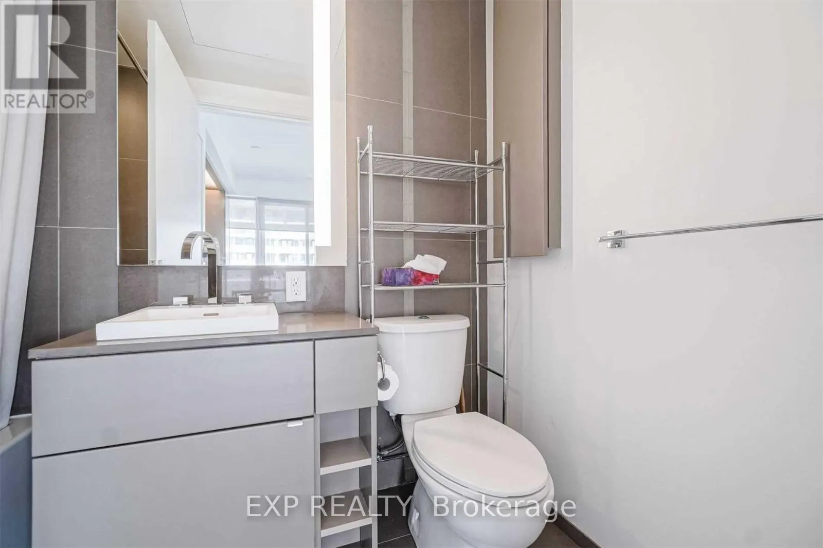 2202 - 101 PETER STREET W