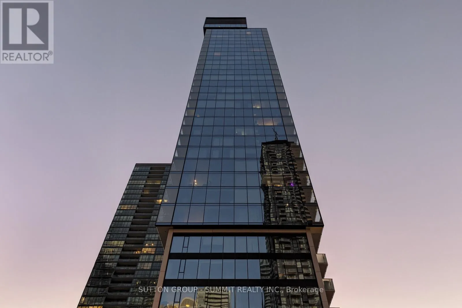 902 - 11 CHARLOTTE STREET