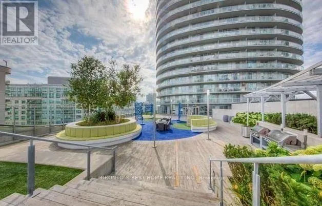 M BED - 422 LAKE SHORE BOULEVARD W