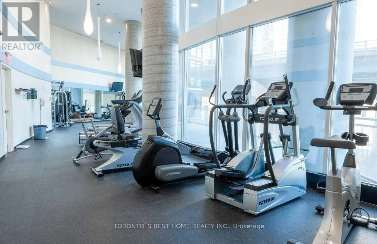 M BED - 422 LAKE SHORE BOULEVARD W