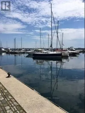 M BED - 422 LAKE SHORE BOULEVARD W