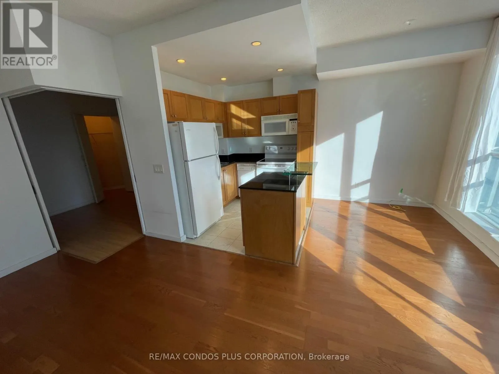 2504 - 8 YORK STREET