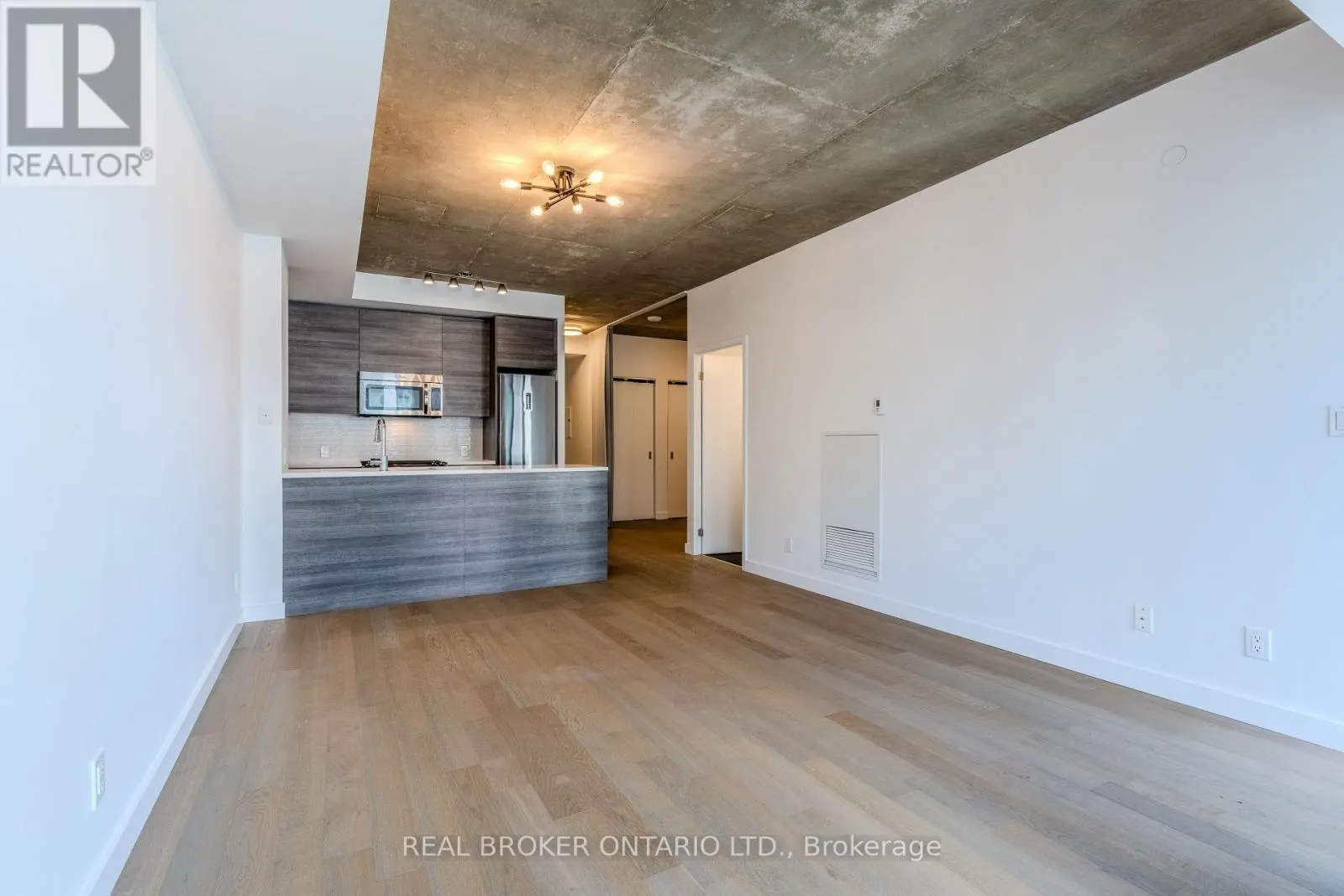 1411 - 111 BATHURST STREET