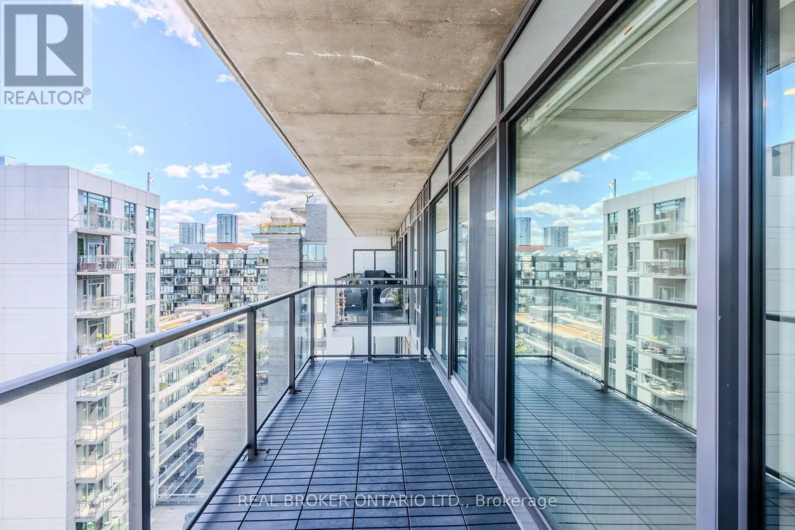 1411 - 111 BATHURST STREET