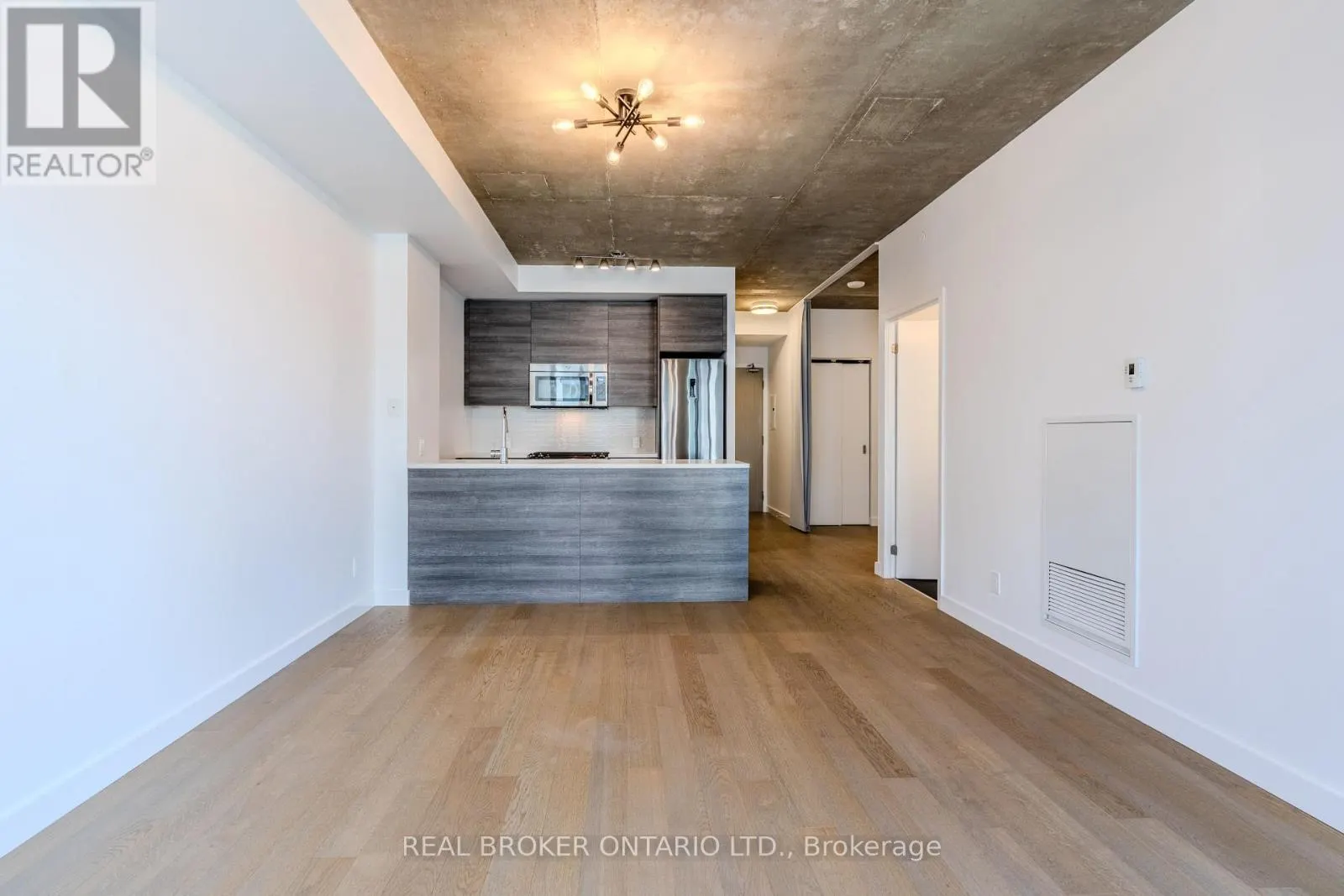 1411 - 111 BATHURST STREET