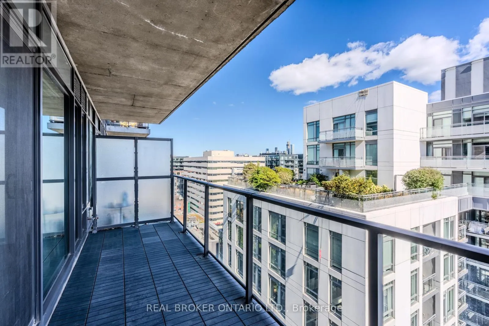 1411 - 111 BATHURST STREET