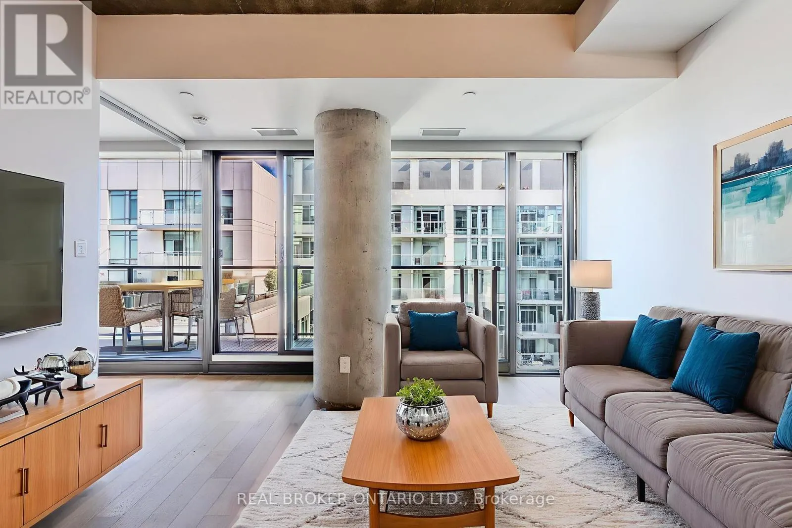 1411 - 111 BATHURST STREET