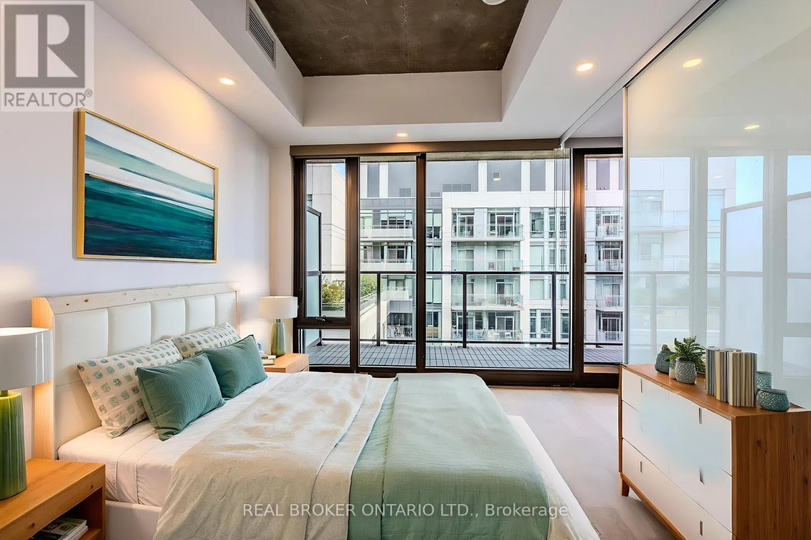 1411 - 111 BATHURST STREET
