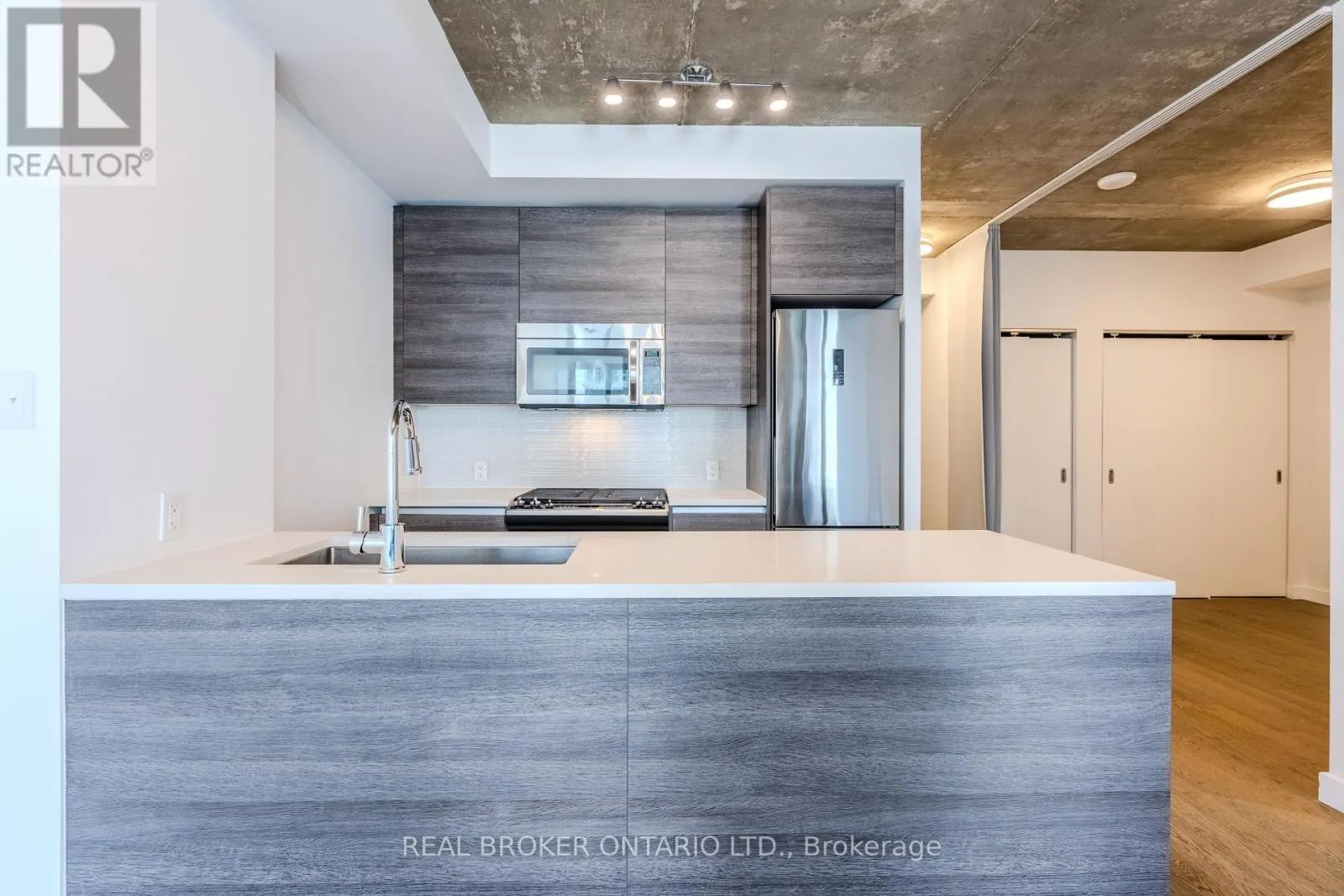 1411 - 111 BATHURST STREET