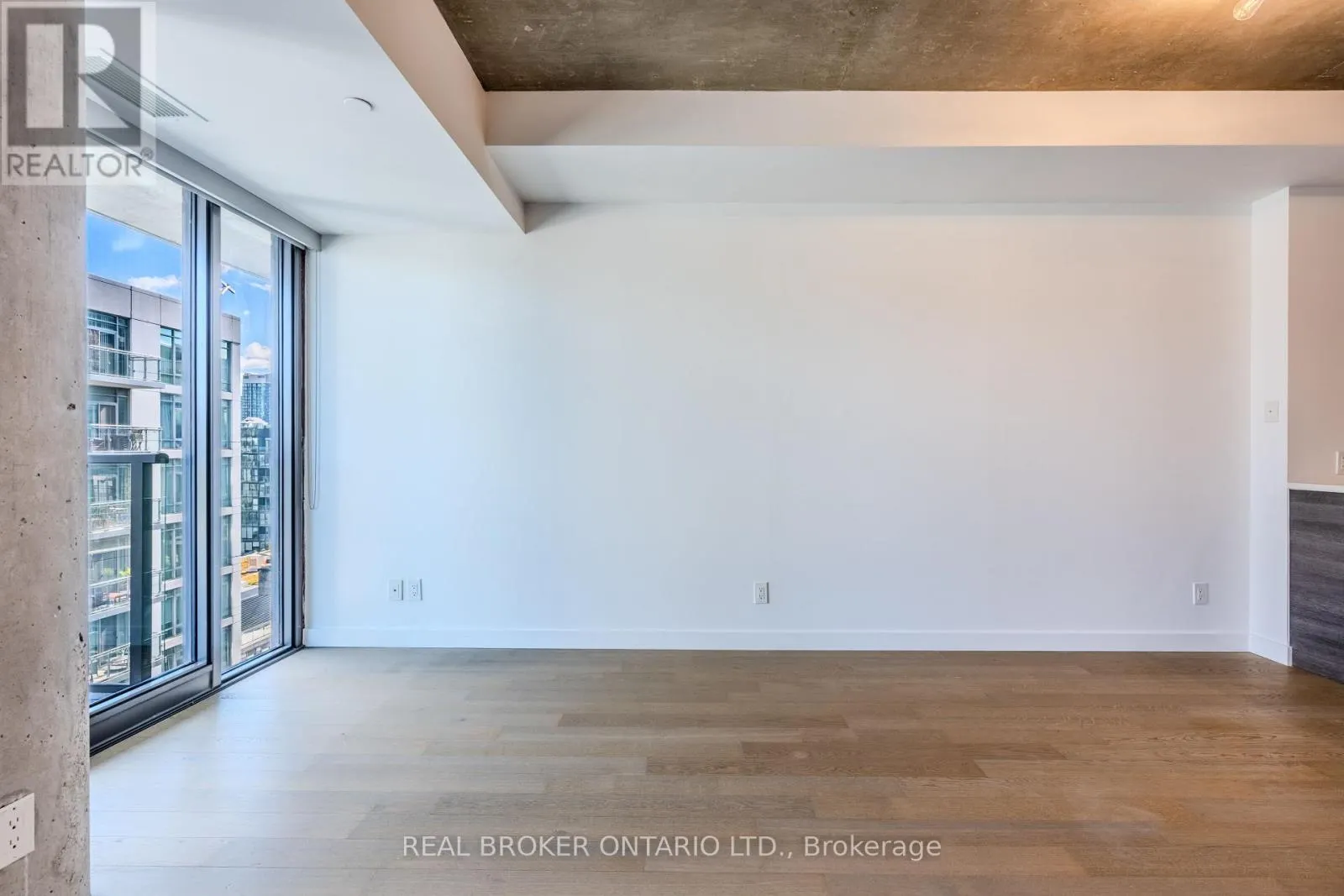 1411 - 111 BATHURST STREET