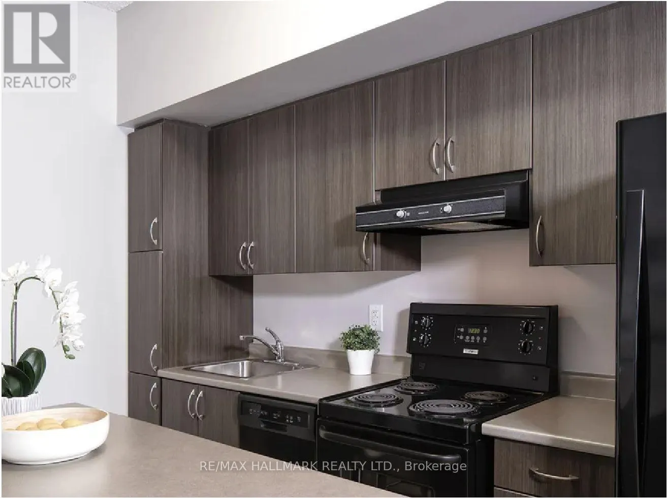 408 - 570 BAY STREET