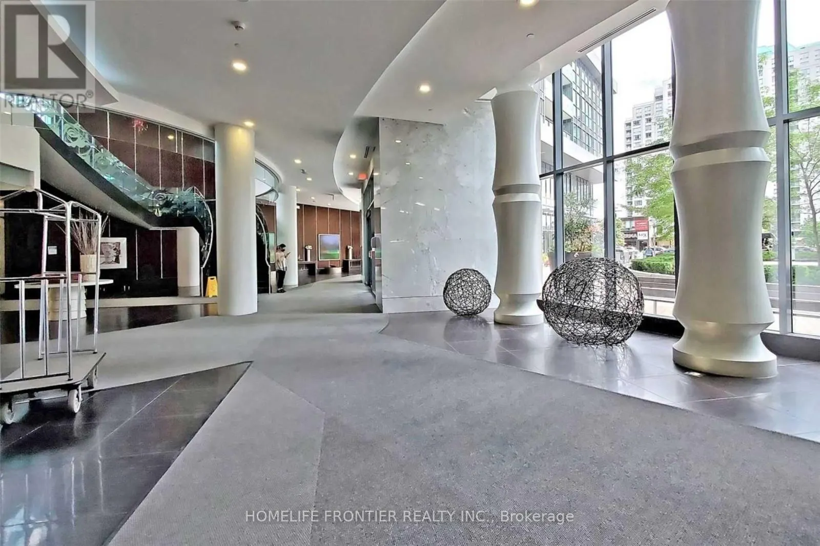 1807 - 5168 YONGE STREET