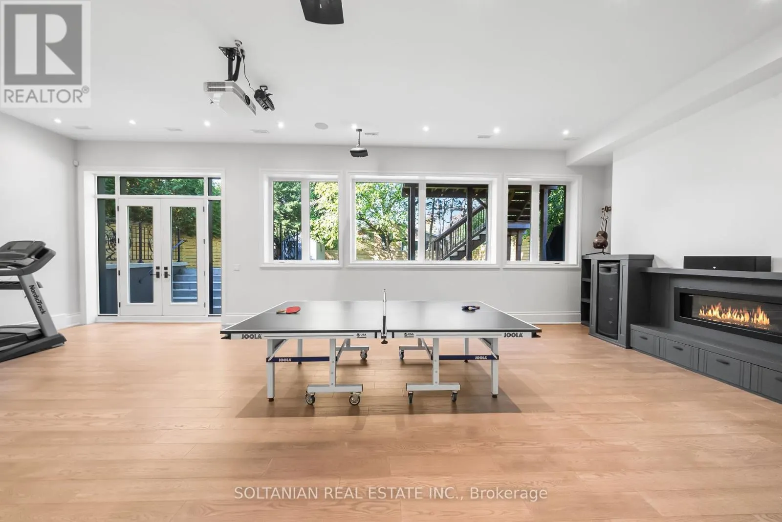 352 PATRICIA AVENUE
