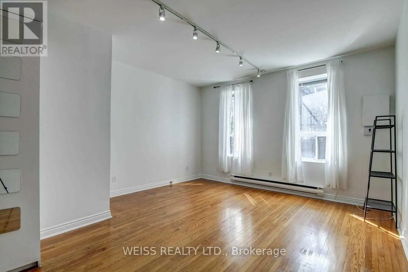 2ND FL - 1114 QUEEN STREET W