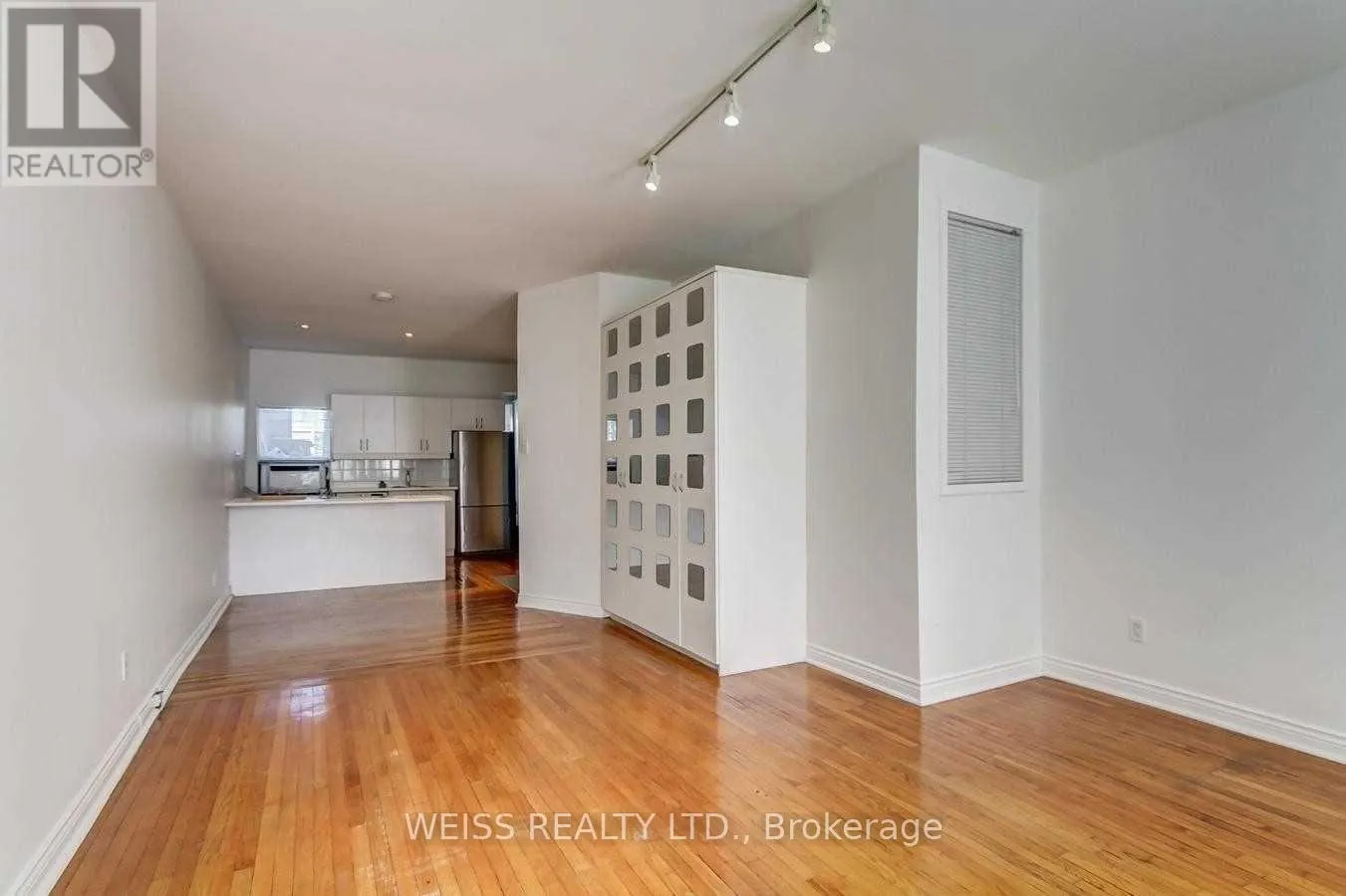 2ND FL - 1114 QUEEN STREET W