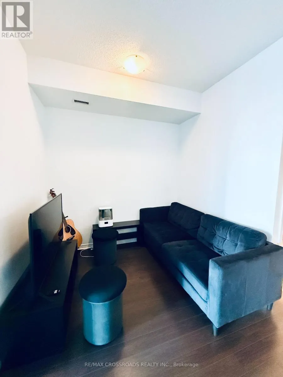1612 - 352 FRONT STREET W