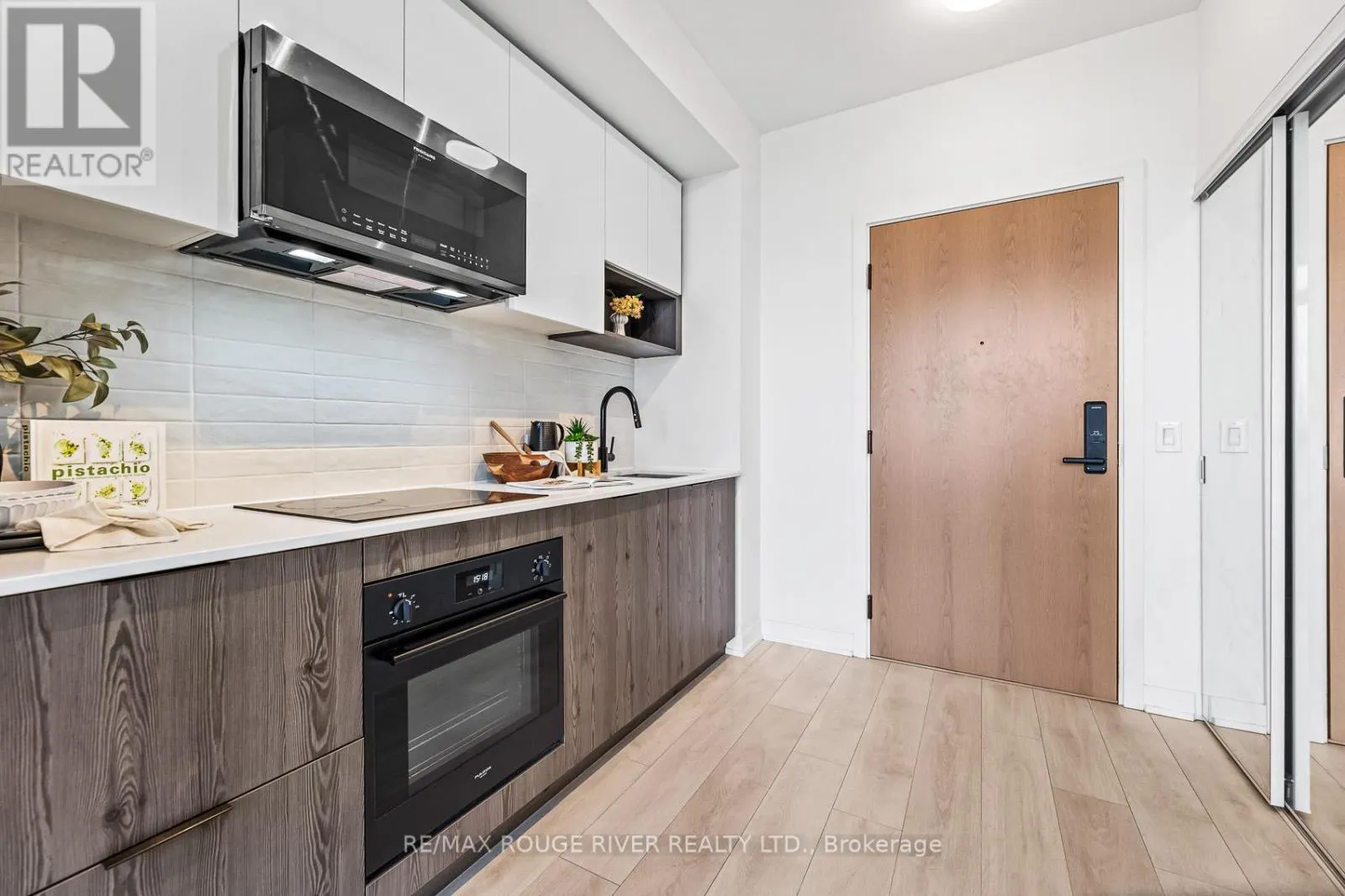 402 - 5 DEFRIES STREET
