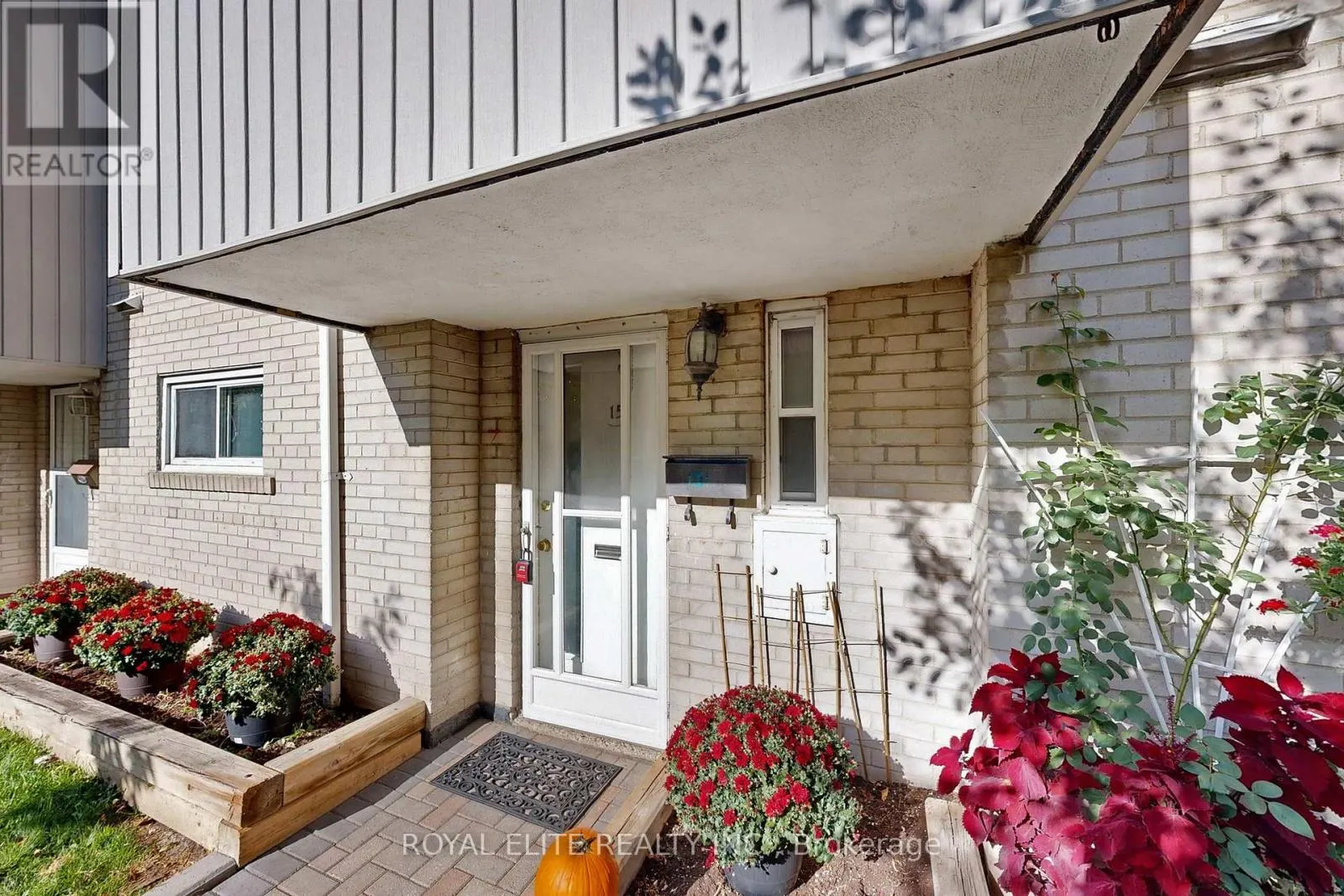 151 - 9 ESTERBROOKE AVENUE
