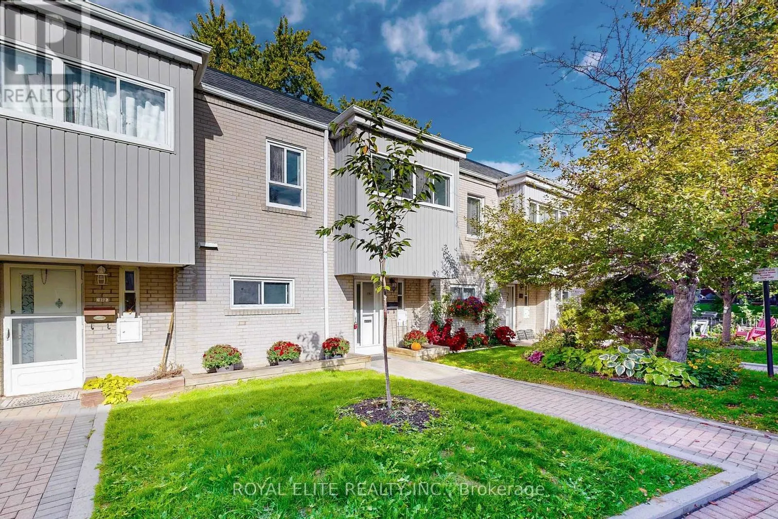 151 - 9 ESTERBROOKE AVENUE