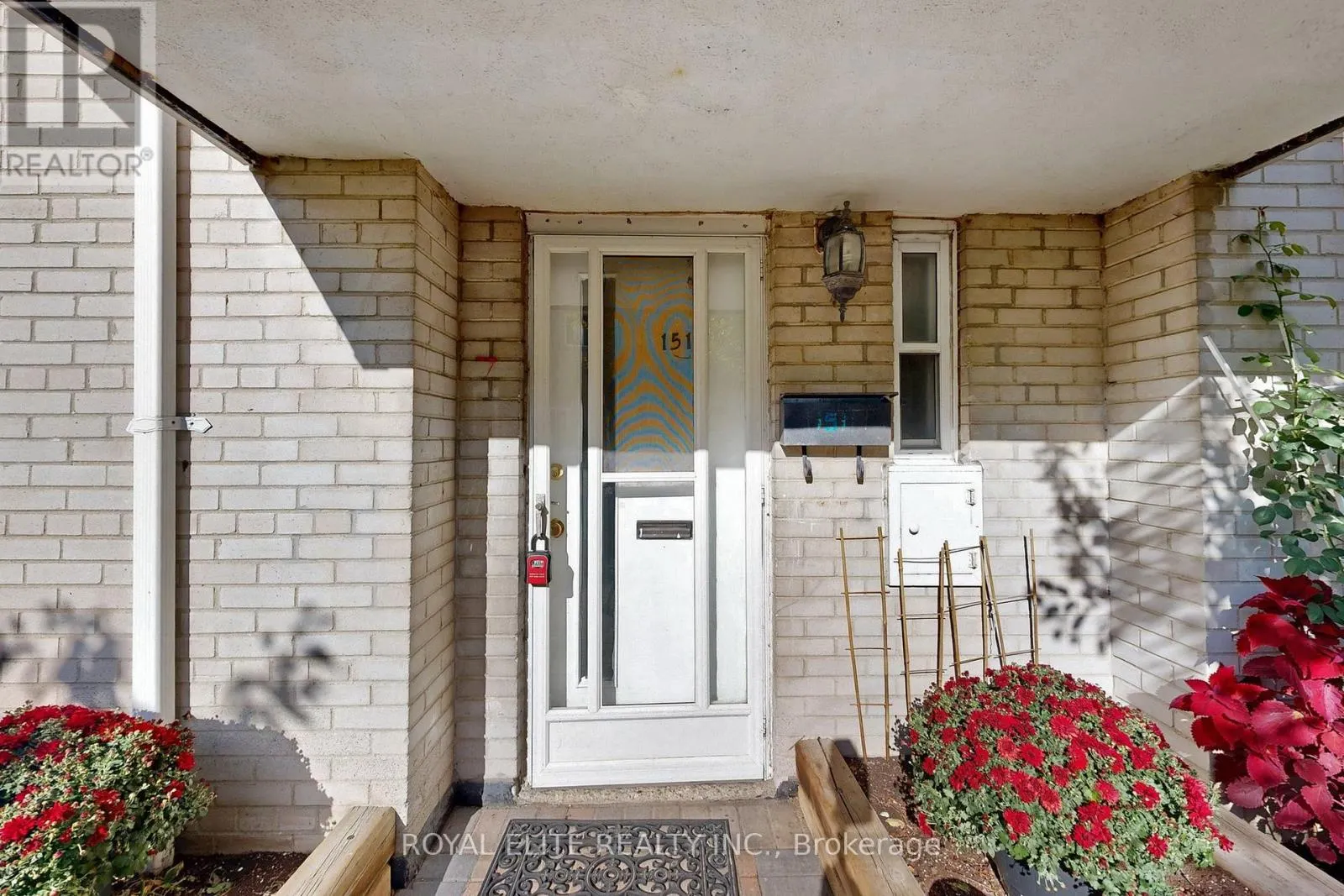 151 - 9 ESTERBROOKE AVENUE