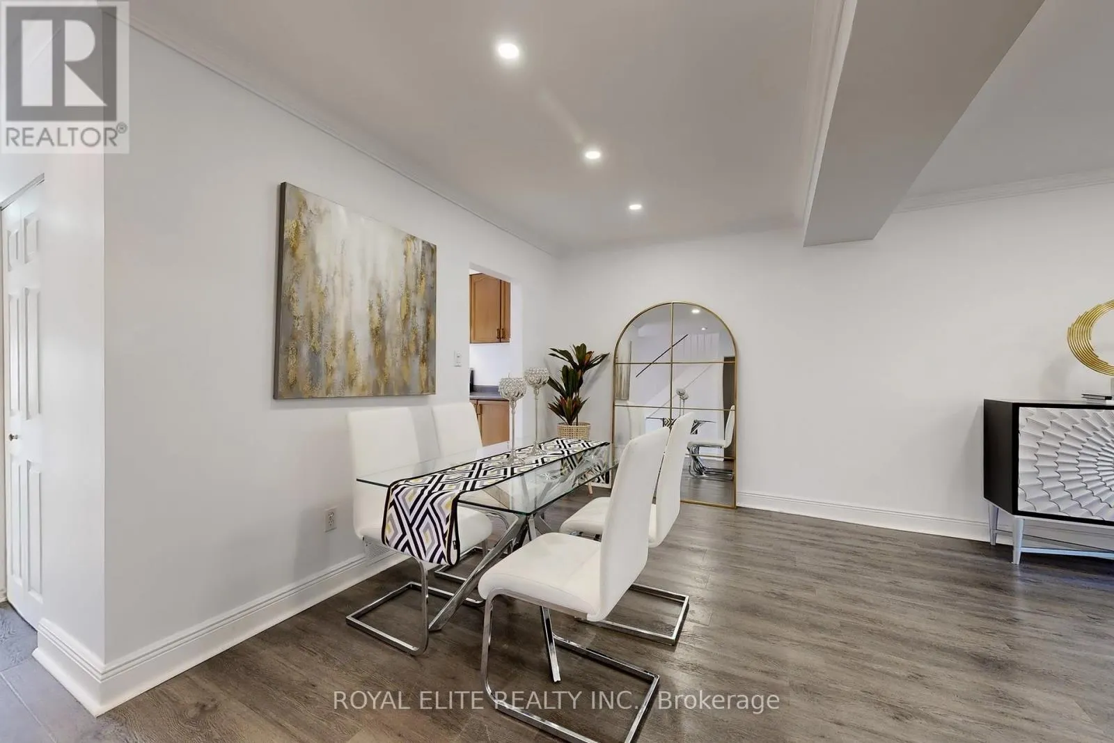 151 - 9 ESTERBROOKE AVENUE