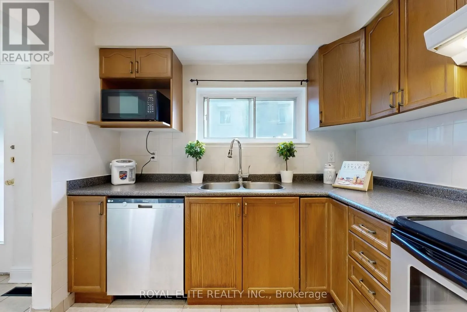 151 - 9 ESTERBROOKE AVENUE