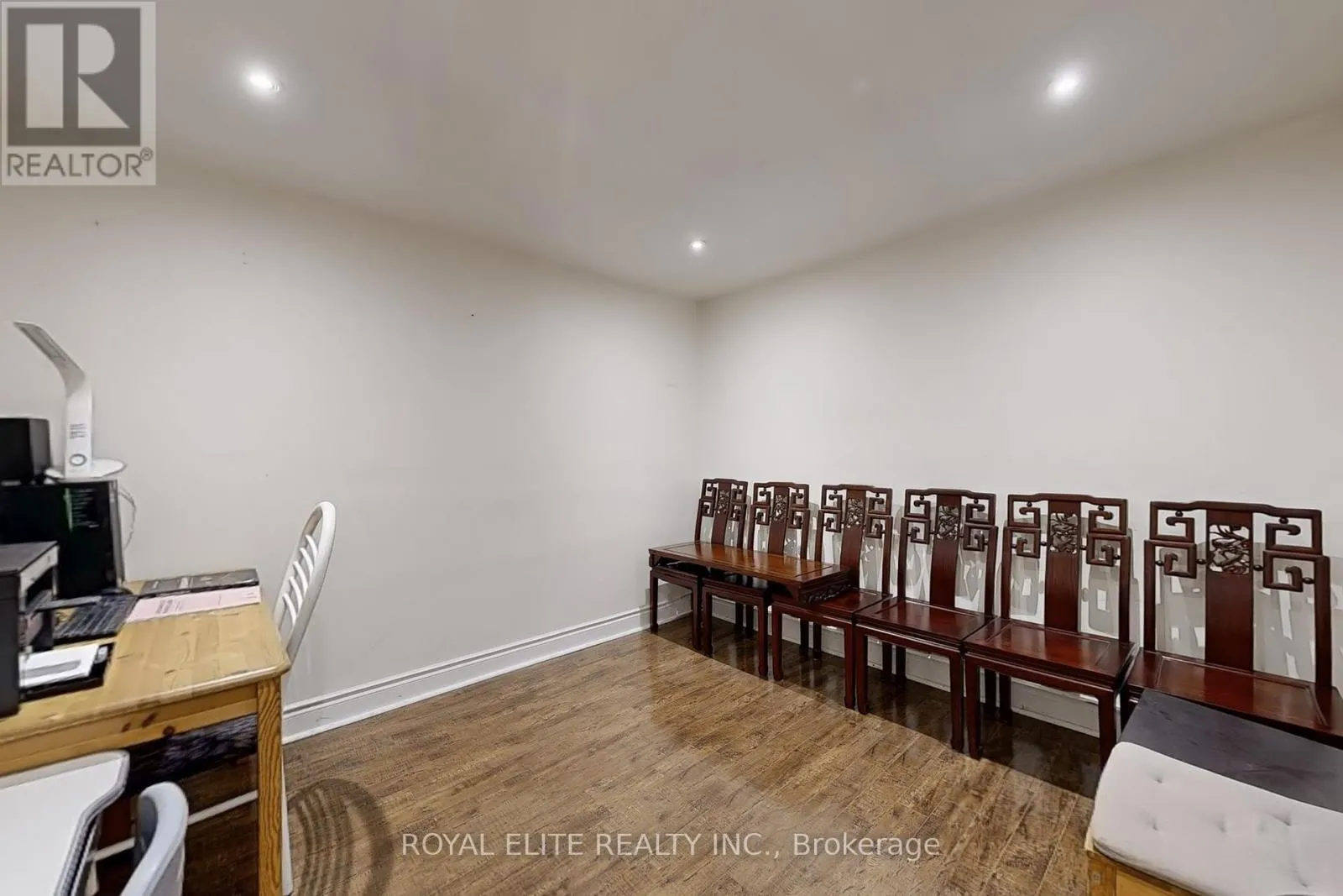 151 - 9 ESTERBROOKE AVENUE