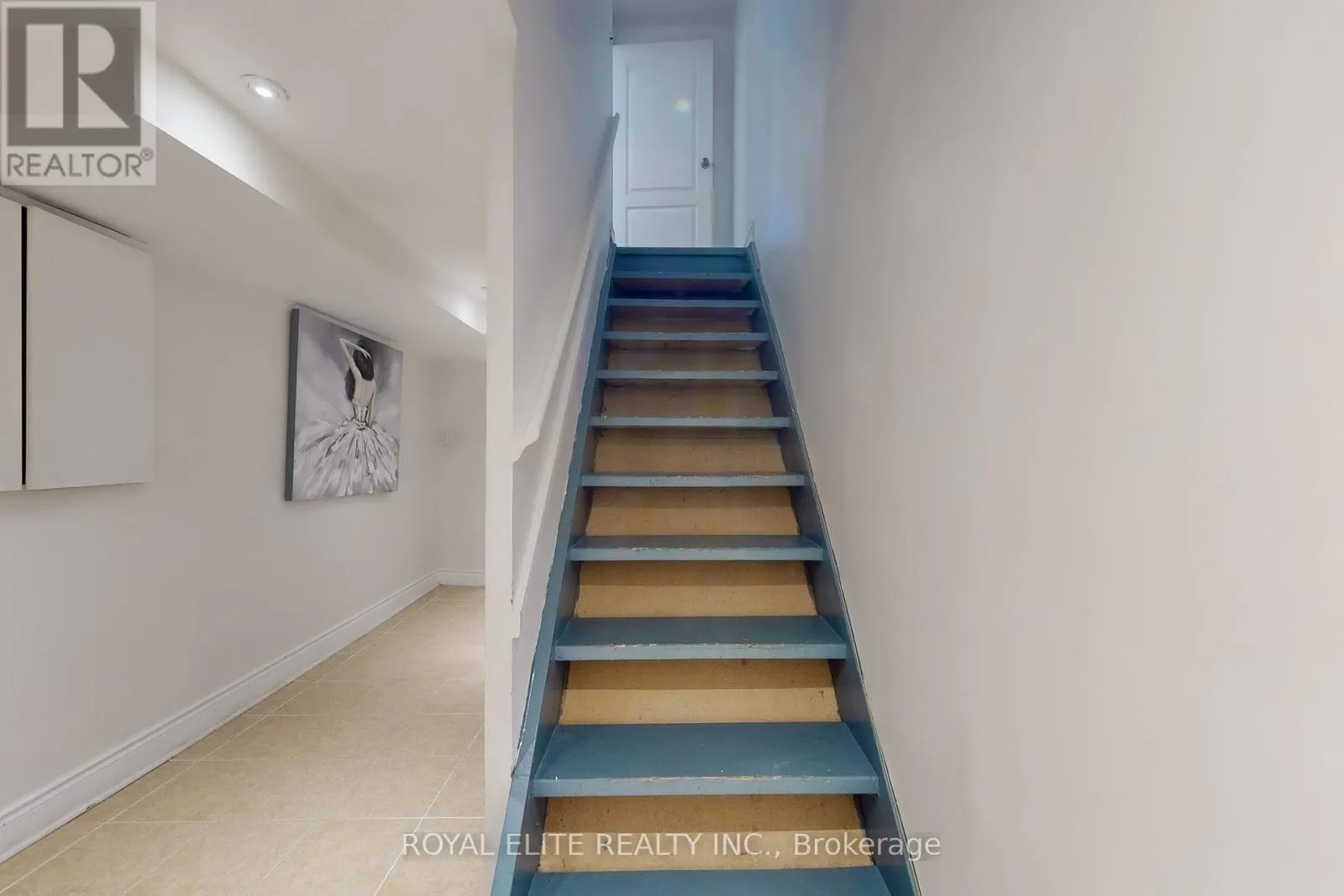 151 - 9 ESTERBROOKE AVENUE