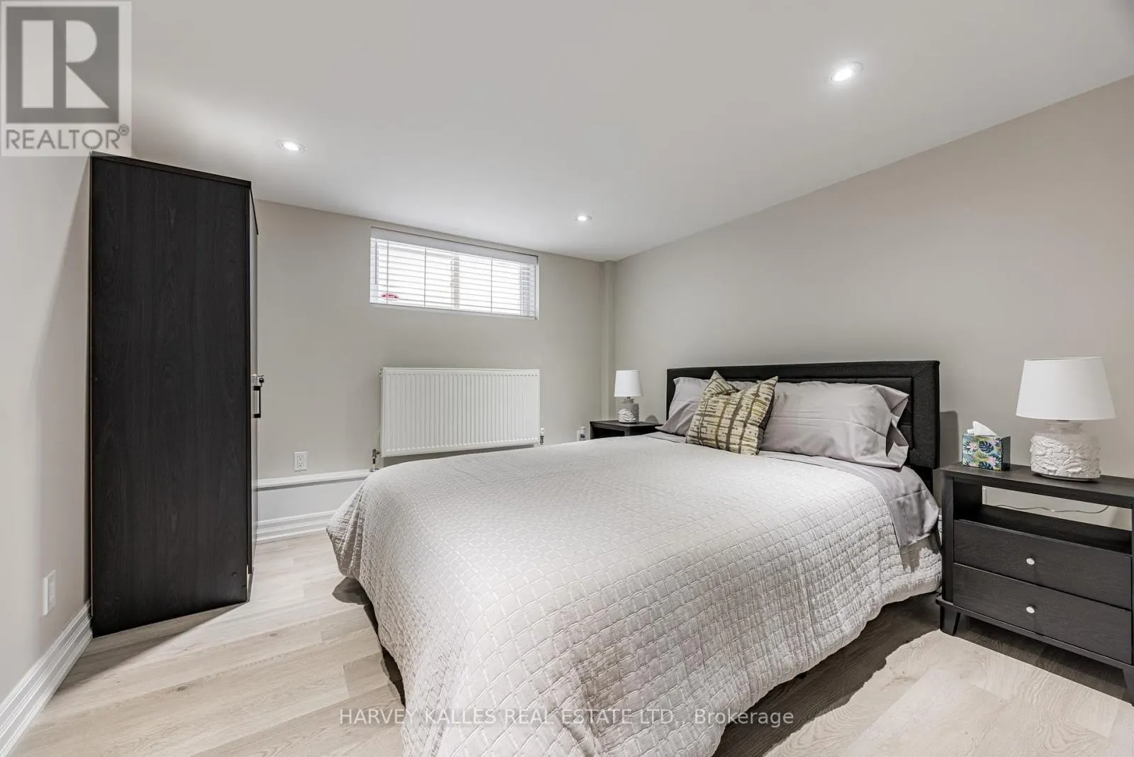 1836 BATHURST STREET