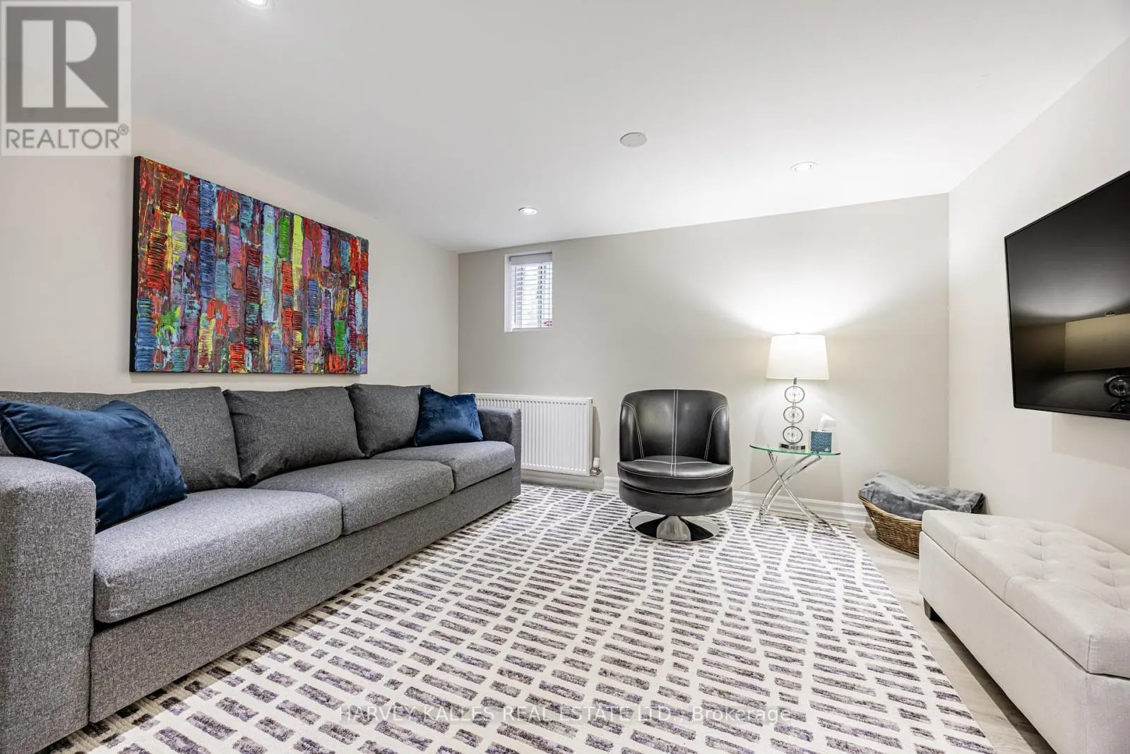 1836 BATHURST STREET